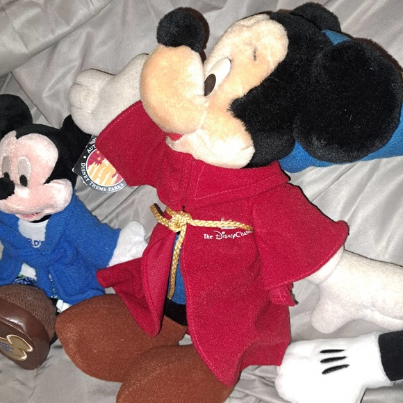 ALL YOUR MICKEY FAVEORITES! 4 Plush Mickey Mouses Dolls - Picture 3 of 8